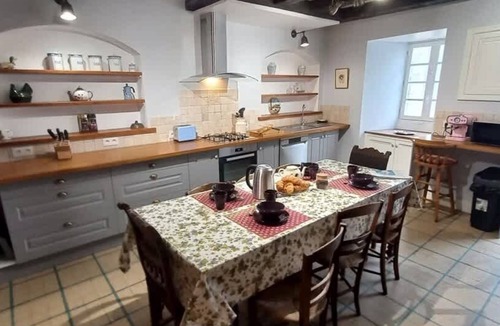 Bouresse House | Spacious Thomas house, ideal for 9 people.