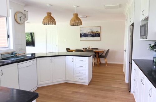 Tatton House | Spacious, Thoughtfully Prepared 4BR Home in Wagga