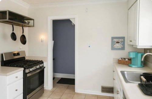 Parma House | Spacious Three Bedroom Parma Home Sleeps six Near Cleveland