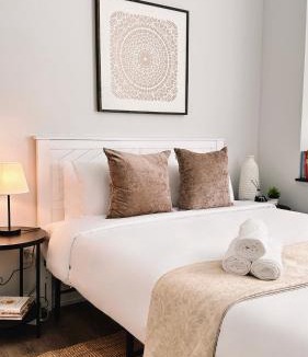 Downtown Apartment | Spacious Three-Bedroom, Sleeps 6, Downtown Providence