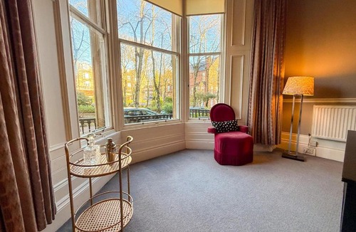 North West Apartment | Spacious Three Storey West End Home - 3 bedroom
