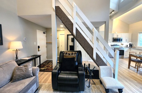 Panorama Apartment | Spacious Toby Creek loft with river and mountain views