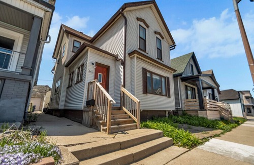 Bay View House | Spacious Top Floor Home on KK AVE BAYVIEW