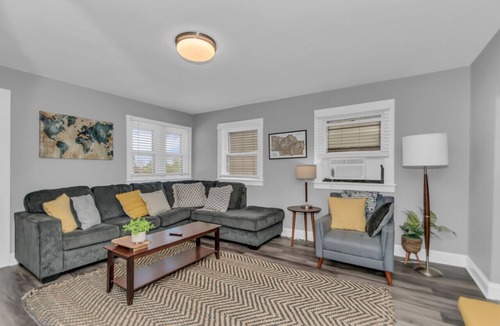 Bay View House | Spacious Top Floor Home on KK AVE BAYVIEW