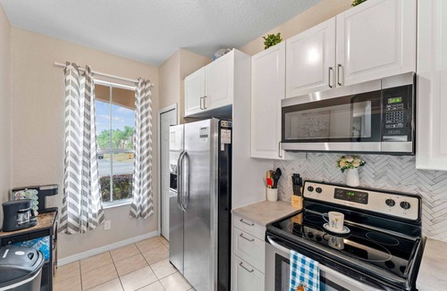 Regal Palms House | Spacious Townhome - 2 King Suites - Pool Access - No Resort Fees - Disney
