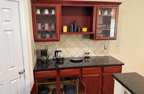 Snellville House | Spacious townhome ideally located in Grayson with private backyard. Sleeps 8