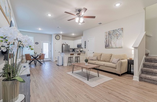San Antonio House | Spacious townhome just minutes away from Sea World and Fiesta Texas!