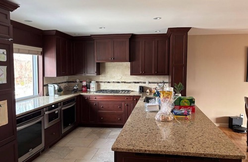 Hawthorne House | Spacious Townhome sleeps 12 in brilliant Hawthorne 14 miles from World Cup & NYC