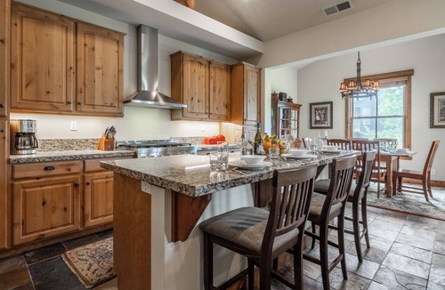 Mammoth Lakes House | Spacious Townhome on Snowcreek Golf Course! Mountain Views!