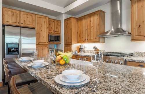 Mammoth Lakes House | Spacious Townhome on Snowcreek Golf Course! Mountain Views!