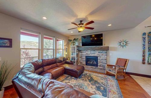 Park City House | Spacious townhome with pool private hot tub & clubhouse - Dog Friendly