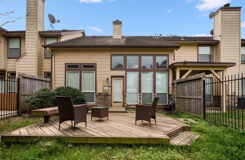 Barker House | Spacious Townhome With KING SUITE&Spa Tub