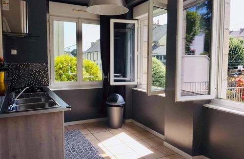 Quimperle House | Spacious townhouse - 2 self-contained apartments for flexible living