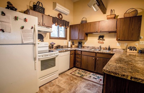 Bessemer Ski Chalet | Spacious Trailside Vacation Home with an Outdoor Hot Tub and Indoor Whirlpool