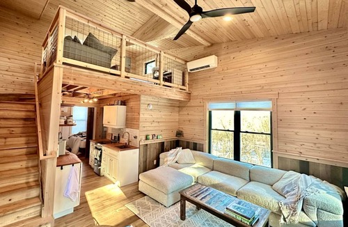 Ottawa House | Spacious Tree House near Starved Rock and Buffalo Rock State Parks, Perfect for a Family Glamping Getaway