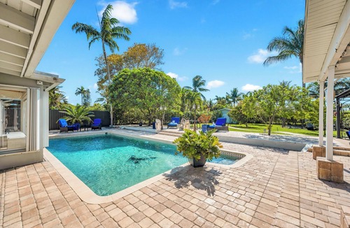 Tamiami House | Spacious Tropical Pool Home Miami. 4/3. Sleeps 13. Large Garden/Backyard.