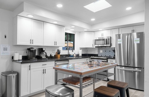 Tucson House | Spacious Tucson OASIS 4BD/2.5BA, Sparkling Pool, Billiards, Pingpong, Family-Fun