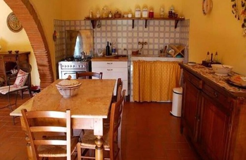 Palaia House | Spacious Tuscan Villa Retreat