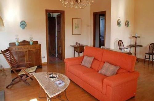 Palaia House | Spacious Tuscan Villa Retreat