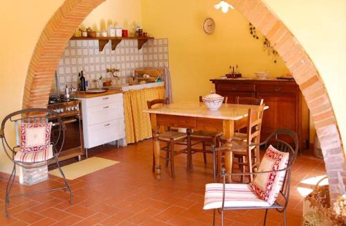 Palaia House | Spacious Tuscan Villa Retreat