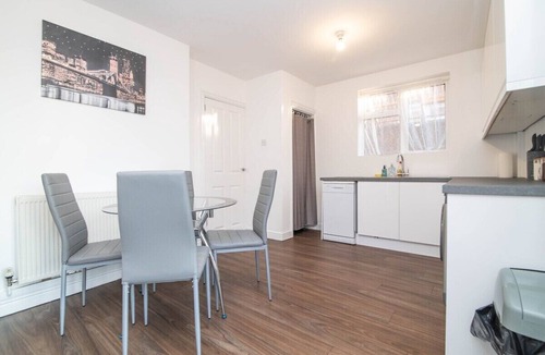 Brierley Hill House | Spacious two bed house with parking and garden