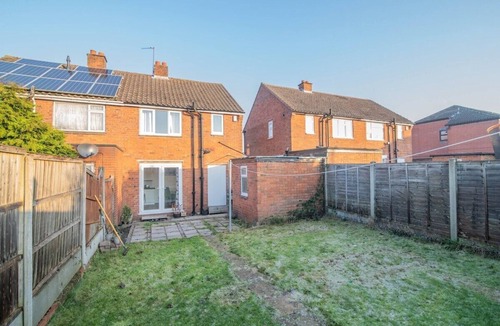 Brierley Hill House | Spacious two bed house with parking and garden