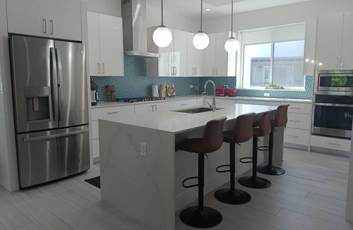 George Town House | Spacious Two-Bedroom Townhouse in Gated Community - 5 min drive to the beach!