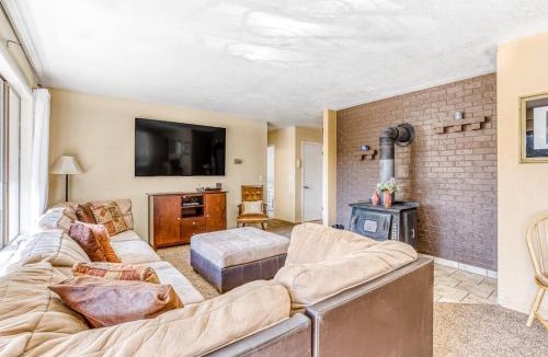 Parkdale House | Spacious Two-Story Home withPrivate Hot Tub Free WiFi & Game Room - Dogs OK