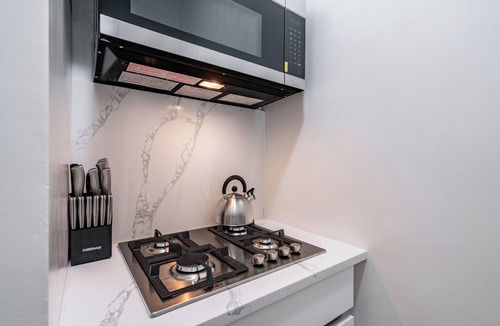 Upper East Side Apartment | Spacious UES Studio Apartment By Central Park