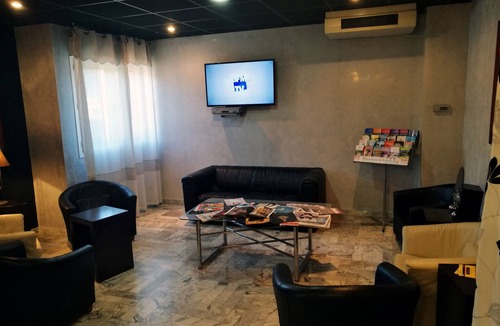 Sud Hotel | Spacious Unit Close to Cezanne's Studio & Fondation Vasarely, Aix-en-Provence