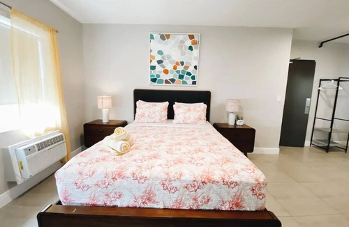 South Beach Hotel | Spacious Unit | Free Beach Chairs | Near Ocean