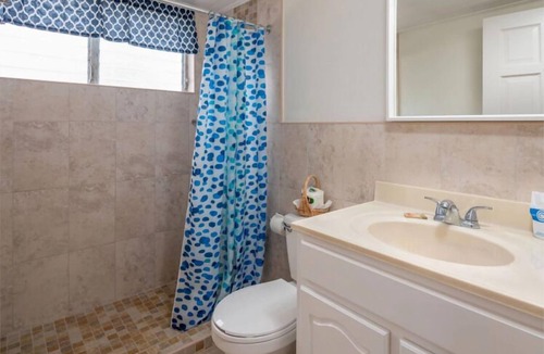 Rendezvous House | Spacious Unit Minutes to Morgan Lewis Windmill! FREE Parking, Pool, Game Room!