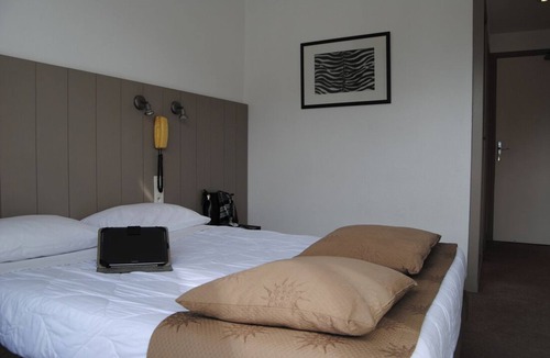 Lourdes Hotel | Spacious Unit Stay, Secure Parking, Scenic Views!