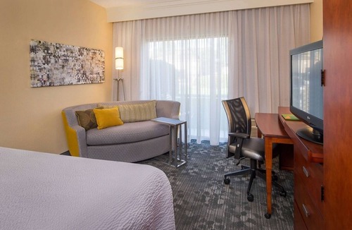 University Place Hotel | Spacious Unit w/Patio! Gym, Near Pavilion & UNC Charlotte