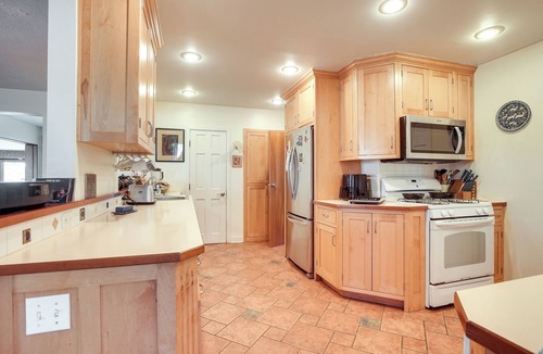 Yellow Springs House | Spacious & Updated Farmhouse in Yellow Springs