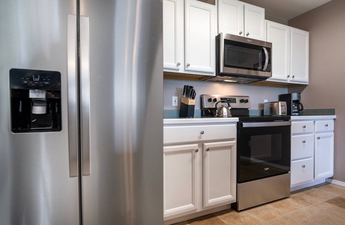 Bigfork Condo | Spacious, updated condo w/private balcony, A/C & lots of light - Marina Cay Retreat Flathead Lake