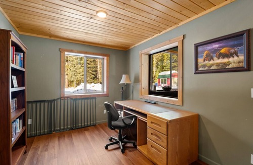 Coram Cabin | Spacious, Updated Lodge-Minutes to Glacier Park!