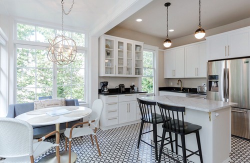 Eastlake House | Spacious Updated Victorian in Eastlake w/ Lake-View Balcony & Chef’s Kitchen