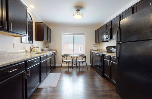 Grosse Pointe Apartment | Spacious Upper 2BR | Sleeps 8 in Grosse Pointe
