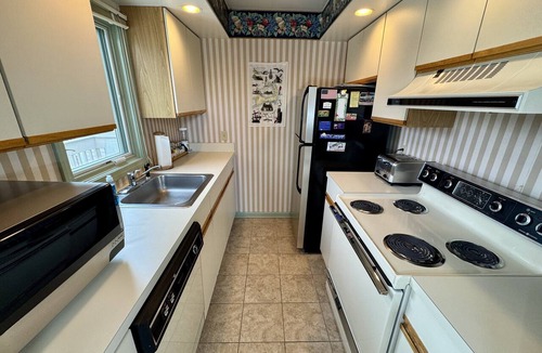 Brewster Condo | Spacious upper-level luxurious Endicott unit with golf access, just steps to Arbor pool and the Linx