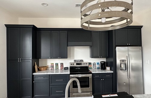 Faubourg Lafayette House | Spacious upper unit in walking distance to the parade route