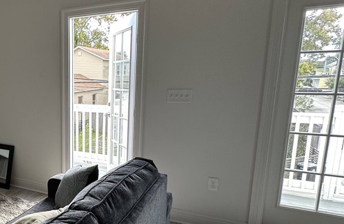 Faubourg Lafayette House | Spacious upper unit in walking distance to the parade route