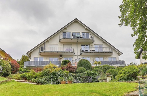 Andel Apartment | Spacious vacation apartment Moselschleife with balcony, river and mountain views in Bernka
