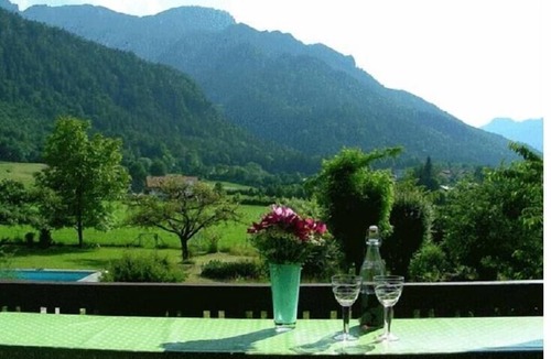 Gmain Apartment | Spacious vacation apartment with mountain view for up to 4 persons, 81 sqm, 1 bedroom