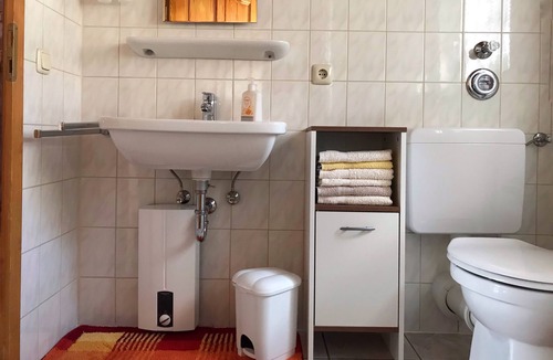 Kommern Apartment | Spacious vacation apartment with separate entrance and wonderful view