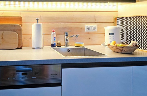 Milmersdorf House | Spacious vacation home directly on the lake. Family and pet friendly!