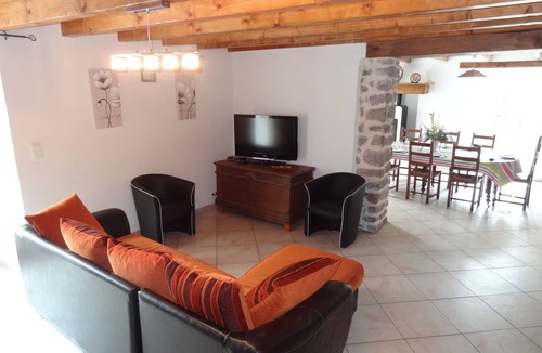 Bidarray House | Spacious vacation home close to mountains and beaches in the heart of the Basque Country