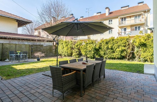 Radfeld Apartment | Spacious vacation home where your dog is welcome