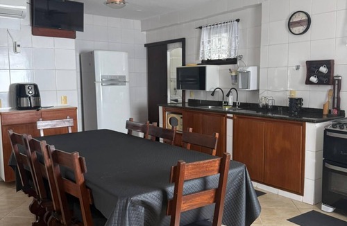 Piratininga House | Spacious vacation home for 10 people with pool 200 meters to the beach