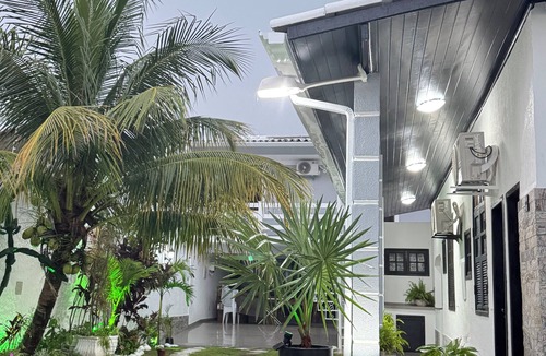 Piratininga House | Spacious vacation home for 10 people with pool 200 meters to the beach